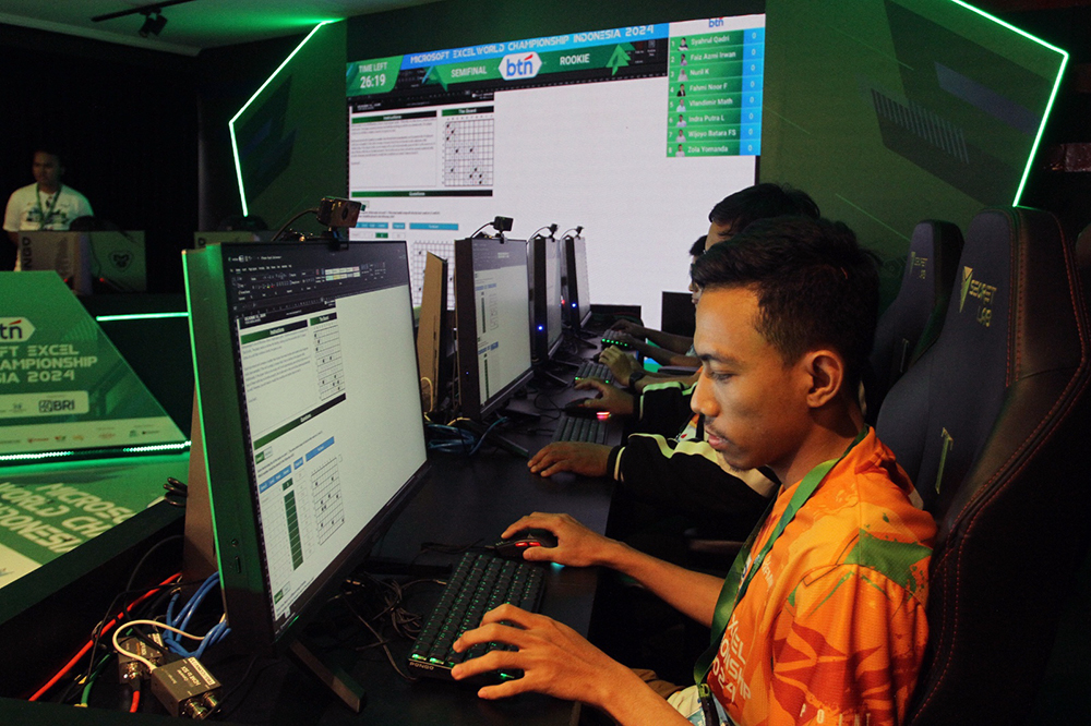 Peserta mengikuti ajang Microsoft Excel World Championship Indonesia 2024 . (BeritaNasional/Elvis Sendouw)