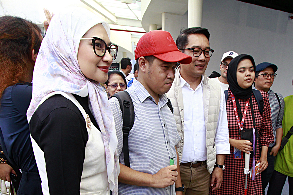 Bakal calon Gubernur Jakarta meninjau fasilitas umum untuk  disabilitas di Jakarta. (BeritaNasional/Elvis Sendouw)