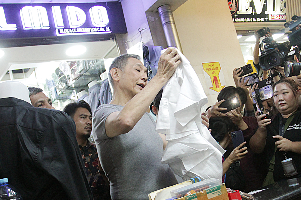 Bakal Calon Gubernur DKI Jakarta Jusuf Hamka alias Babah Alun blusukan ke pasar Tanah Abang. (BeritaNasional/Elvis