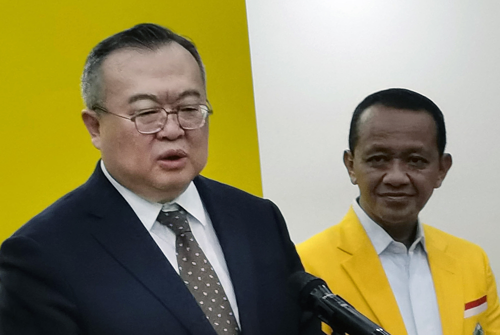 Ketum DPP Partai Golkar Bahlil Lahadalia menerima kunjungan delegasi pemerintahan China. (BeritaNasional/Elvis Sendouw)