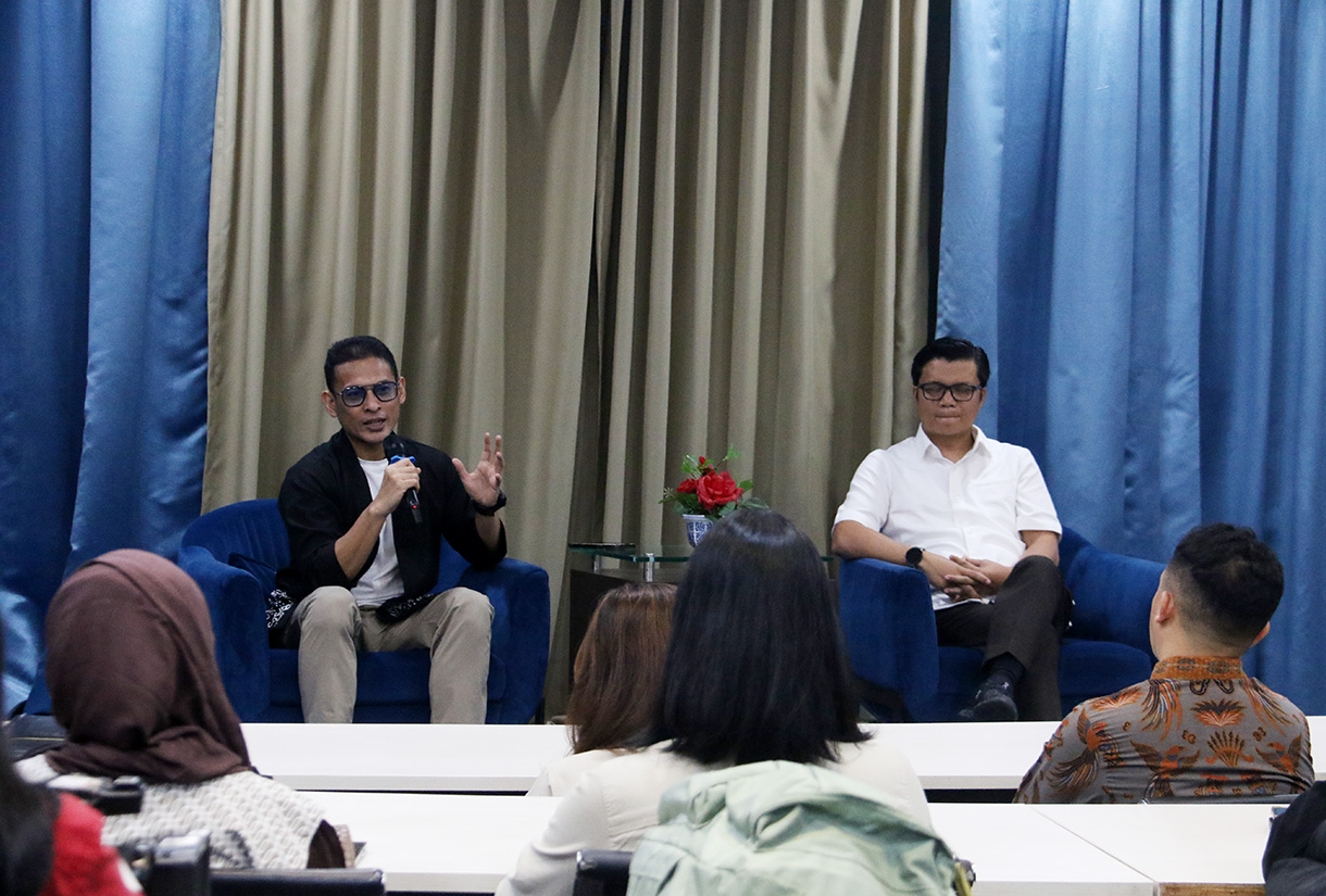 Tenaga Ahli Utama Badan Komunikasi Pemerintah RI (Bakom RI) Fithra Faisal Hastiadi memberikan pemaparan di Gedung Kwarnas Gerakan Pramuka, Gambir, Jakarta Pusat, Rabu (25/2/2026). (Beritanasional.com/Oke Atmaja)