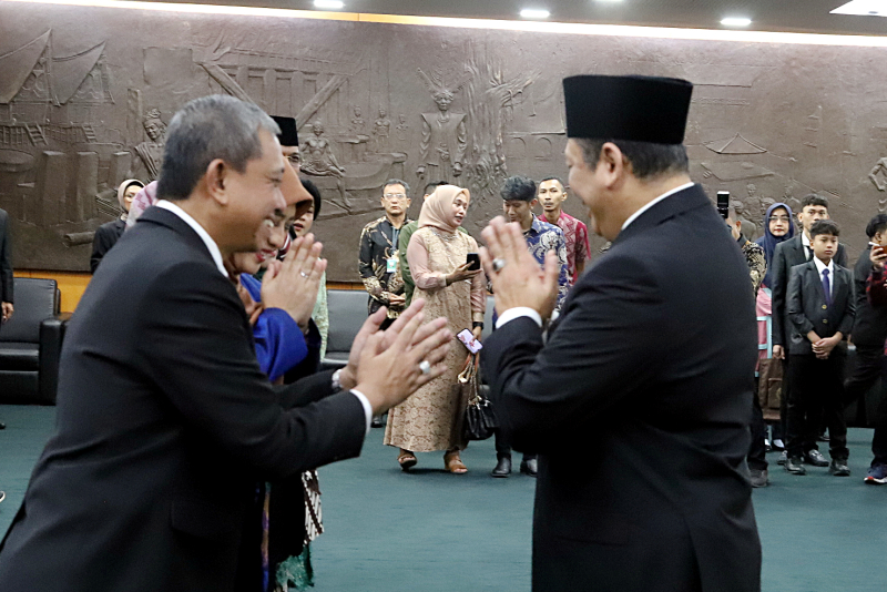 Ketua MPR RI Bambang Soesatyo melantik 4 anggota pengganti antar-waktu (PAW) MPR RI sisa masa jabatan 2019-2024. (BeritaNasional/Elvis Sendouw)