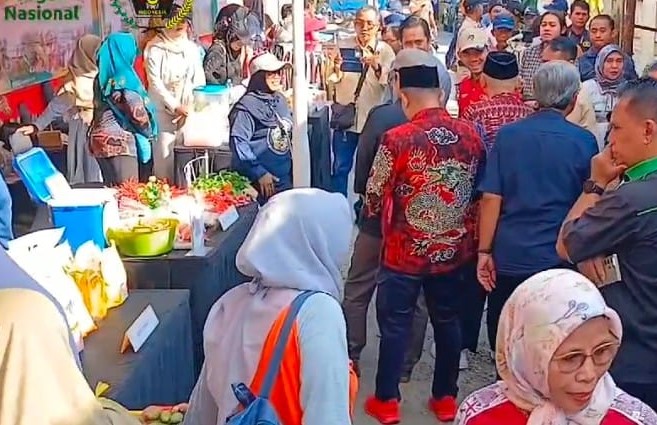 PWI Depok gelar "Gerakan Pangan Murah" dalam rangka stabilisasi pasokan dan harga pangan dalam memperingati Hari Pers Nasional (HPN) 2025 dan HUT ke 79 PWI.  (BeritaNasional/Elvis Sendouw/HO PWI Depok)