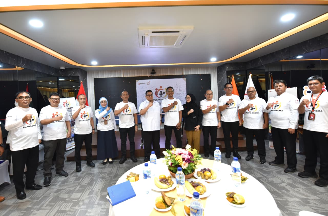 Bawaslu bersama KPPD menandatangani Nota Kesepahaman (MoU) tentang Evaluasi Pemantauan Pemilu Bersama Media dan Stakeholder. (BeritaNasional/Elvis Sendouw)