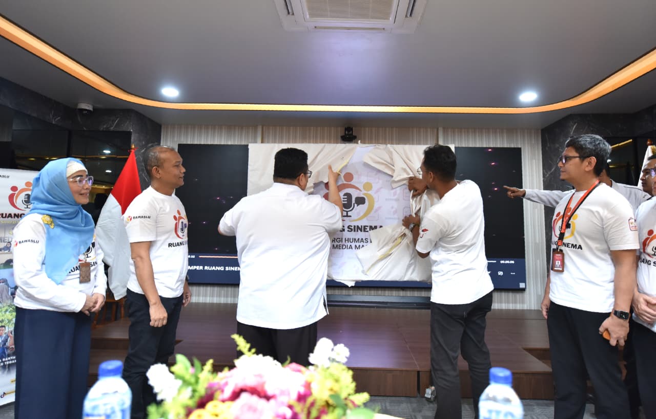 Bawaslu bersama KPPD menandatangani Nota Kesepahaman (MoU) tentang Evaluasi Pemantauan Pemilu Bersama Media dan Stakeholder. (BeritaNasional/Elvis Sendouw)