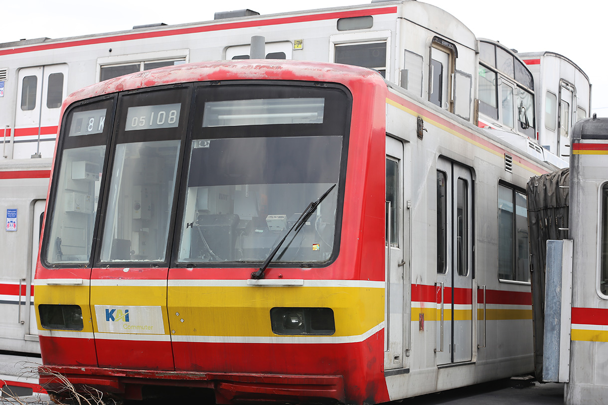 Sejumlah bangkai gerbong kereta di Dipo, Depok, Jawa Barat, Selasa (27/1/2026).  (Beritanasional.com/Oke Atmaja)