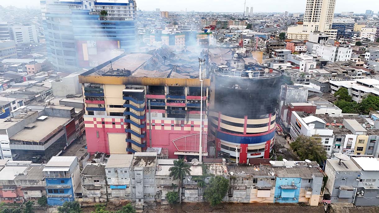 Foto udara kebakaran di Glodok Plaza, Taman Sari, Jakarta, Kamis (16/1/2025).  (BeritaNasional.com/Oke Atmaja)