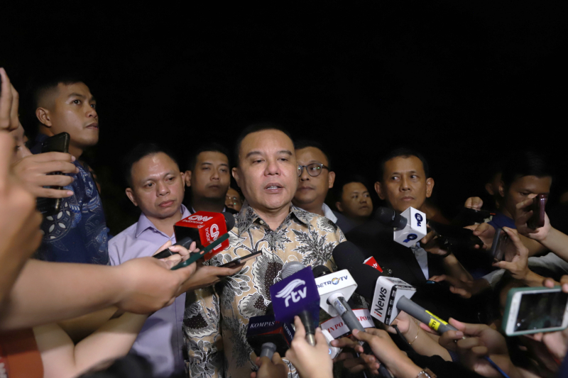 Ketua Harian DPP Partai Gerindra Sufmi Dasco Ahmad beri keterangan kepada wartawan usai bertemu calon presiden terpilih Prabowo Subianto.  (BeritaNasional/Elvis Sendouw)