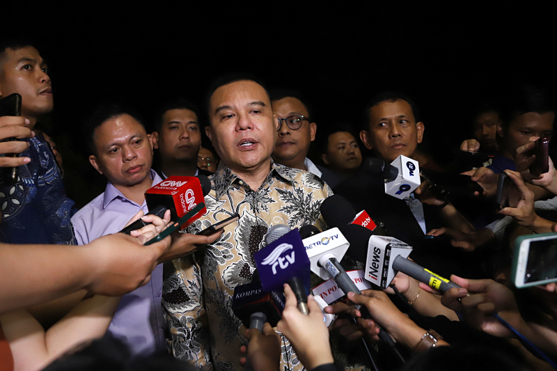 Ketua Harian DPP Partai Gerindra Sufmi Dasco Ahmad beri keterangan kepada wartawan usai bertemu calon presiden terpilih Prabowo Subianto.  (BeritaNasional/Elvis Sendouw)