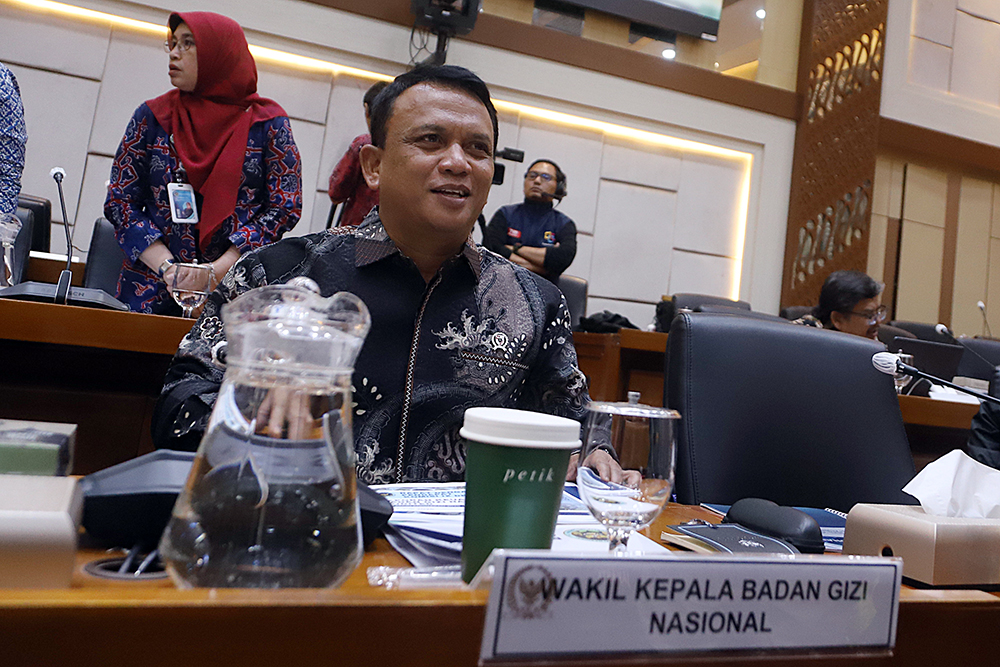 Wakil Kepala Badan Gizi Nasional (BGN) Agustina Arumsari (kedua kiri) dan Trenggono (kiri) dan jajaran, mensgikuti Rapat Dengar Pendapat (RDP) dengan Komisi IX DPR. (BeritaNasional/Elvis Sendouw)