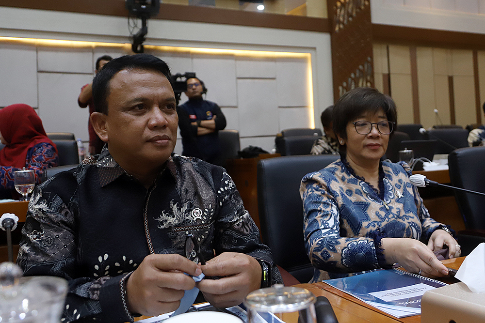 Wakil Kepala Badan Gizi Nasional (BGN) Agustina Arumsari (kedua kiri) dan Trenggono (kiri) dan jajaran, mensgikuti Rapat Dengar Pendapat (RDP) dengan Komisi IX DPR. (BeritaNasional/Elvis Sendouw)