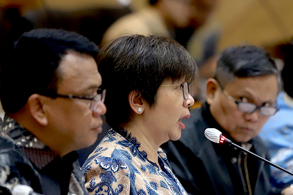 Wakil Kepala Badan Gizi Nasional (BGN) Agustina Arumsari (kedua kiri) dan Trenggono (kiri) dan jajaran, mensgikuti Rapat Dengar Pendapat (RDP) dengan Komisi IX DPR. (BeritaNasional/Elvis Sendouw)