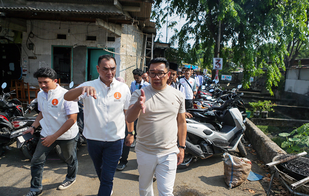 Calon Gubernur Jakarta Ridwan Kamil blusukan ke wilayah RW 05, Penggilingan, Cakung, Jakarta. (BeritaNasional/Tim Rido/Elvis Sendouw)