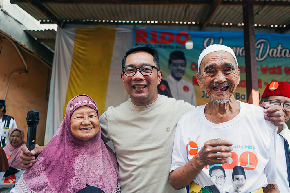 Calon Gubernur Jakarta Ridwan Kamil blusukan ke wilayah RW 05, Penggilingan, Cakung, Jakarta. (BeritaNasional/Tim Rido/Elvis Sendouw)