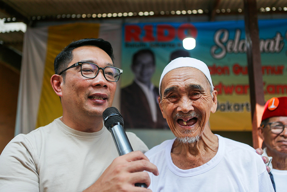 Calon Gubernur Jakarta Ridwan Kamil blusukan ke wilayah RW 05, Penggilingan, Cakung, Jakarta. (BeritaNasional/Tim Rido/Elvis Sendouw)