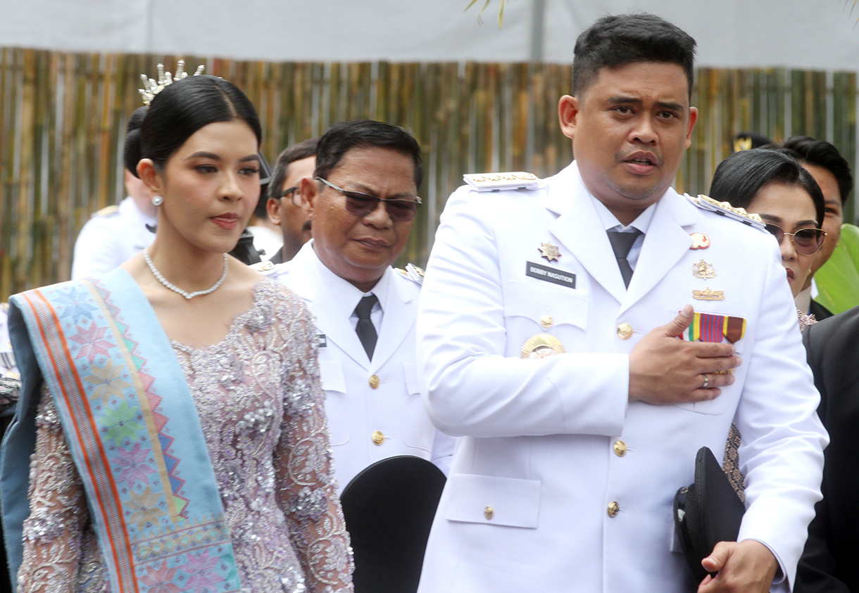 Gubernur terpilih Bobby Nasutioan Bersama istrinya Kahiyang Ayu usai mengikuti upacara pelantikan di kompleks Istana Kepresidenan, Jakarta, Kamis (20/2/2025).(Beritanasional.com/Oke Atmaja)