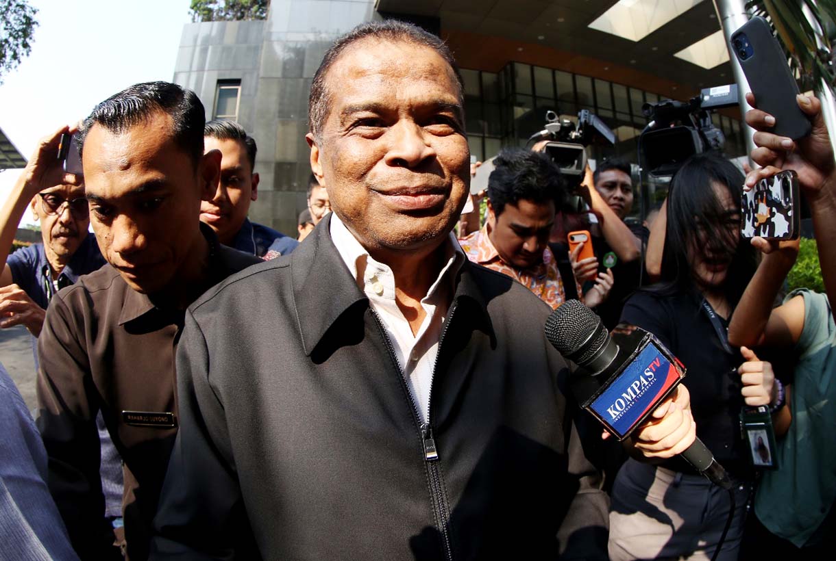 Pemilik perusahaan perjalanan biro haji dan umrah PT Maktour Fuad Hasan Masyhur menyampaikan keterangan usai menjalani pemeriksaan di Gedung Merah Putih KPK, Jakarta, Kamis (18/6/2026). (Beritanasional.com/Oke Atmaja)