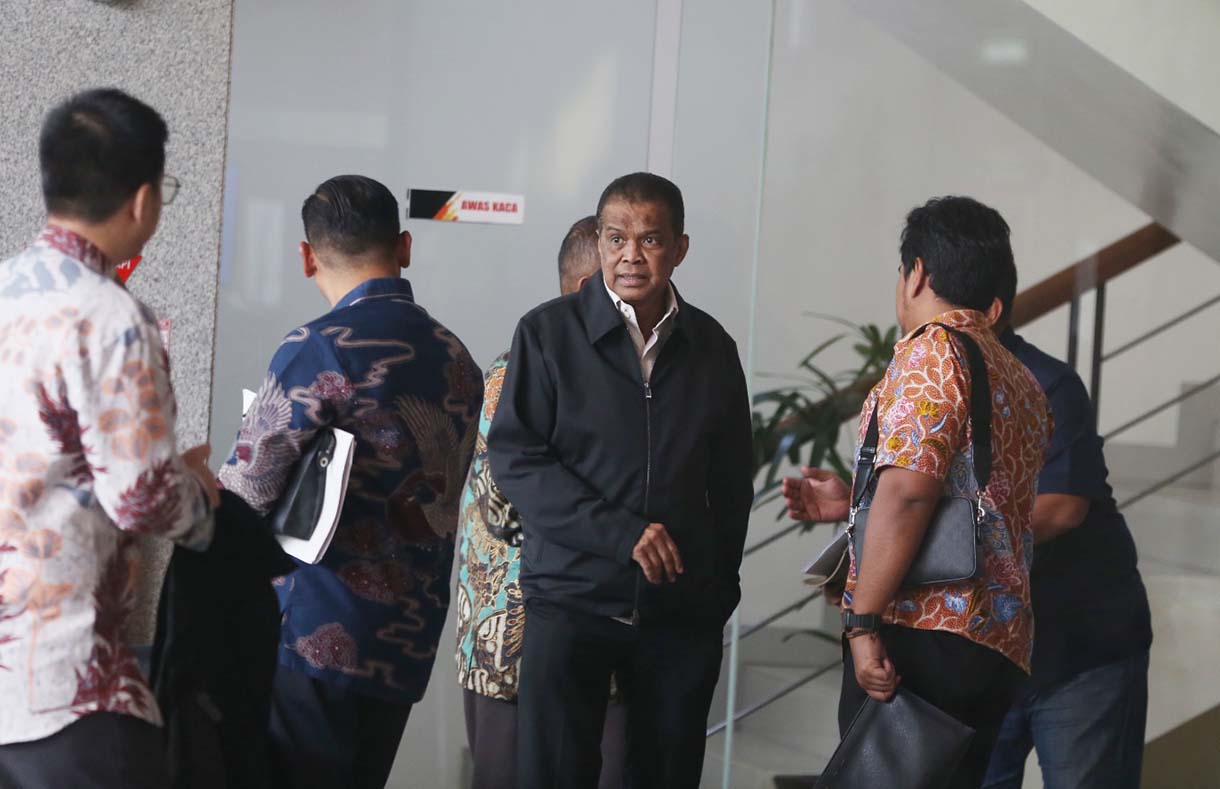 Pemilik perusahaan perjalanan biro haji dan umrah PT Maktour Fuad Hasan Masyhur menyampaikan keterangan usai menjalani pemeriksaan di Gedung Merah Putih KPK, Jakarta, Kamis (18/6/2026). (Beritanasional.com/Oke Atmaja)