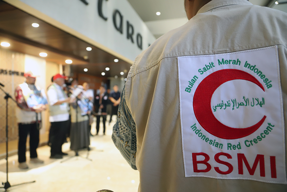 BSMI Serukan Kemanusian untuk Gaza Badan Kerja Sama Antar Parlemen (BKSAP) DPR RI Tim Emergency Medical Team (EMT) ke-2 Bulan Sabit Merah Indonesia (BSMI) memberikan keterangan kepada wartawan terkait bantuan kemanusiaan di Gaza. (BeritaNasional/Elvis Sendouw)