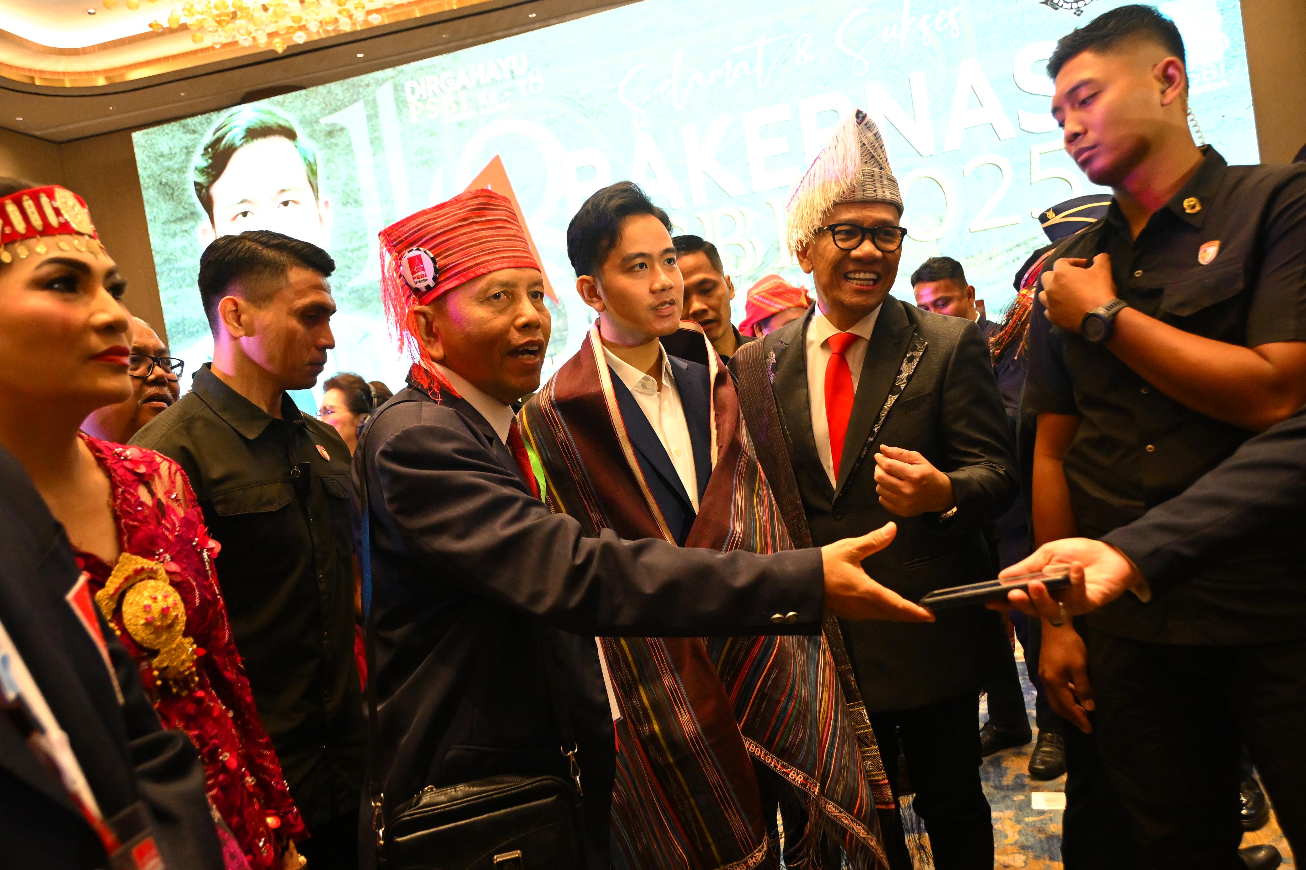 Buka Rakernas PSBI, Wapres Dorong Sinkronisasi Program dengan Agenda Nasional Wakil Presiden RI Gibran Rakabuming Raka membuka Rapat Kerja Nasional (Rakernas) Punguan Simbolon dohot Boruna Indonesia (PSBI) Tahun 2025 di Jakarta. (BeritaNasional/Elvis Sendouw/HO Setwapres)