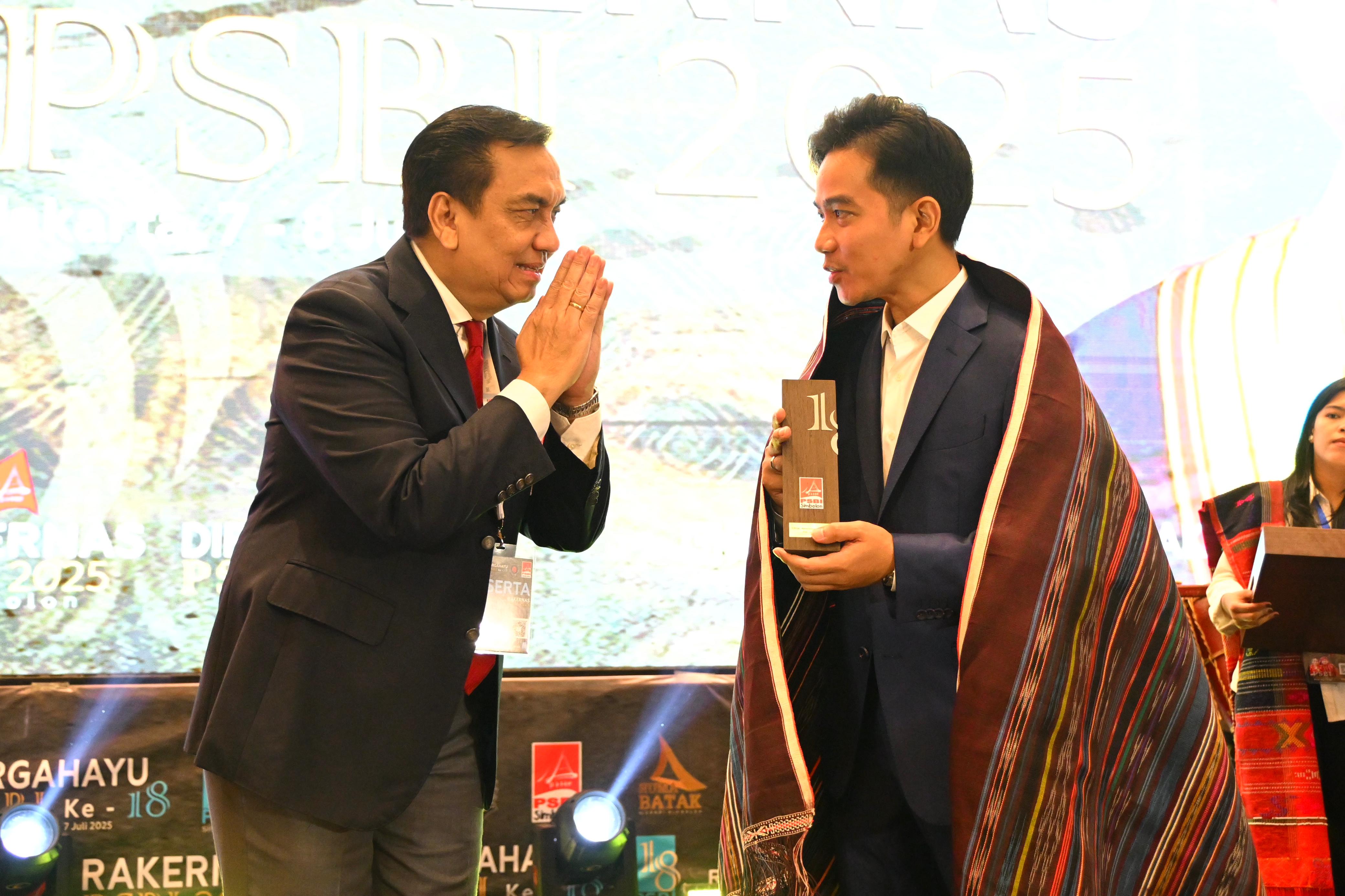 Buka Rakernas PSBI, Wapres Dorong Sinkronisasi Program dengan Agenda Nasional Wakil Presiden RI Gibran Rakabuming Raka membuka Rapat Kerja Nasional (Rakernas) Punguan Simbolon dohot Boruna Indonesia (PSBI) Tahun 2025 di Jakarta. (BeritaNasional/Elvis Sendouw/HO Setwapres)