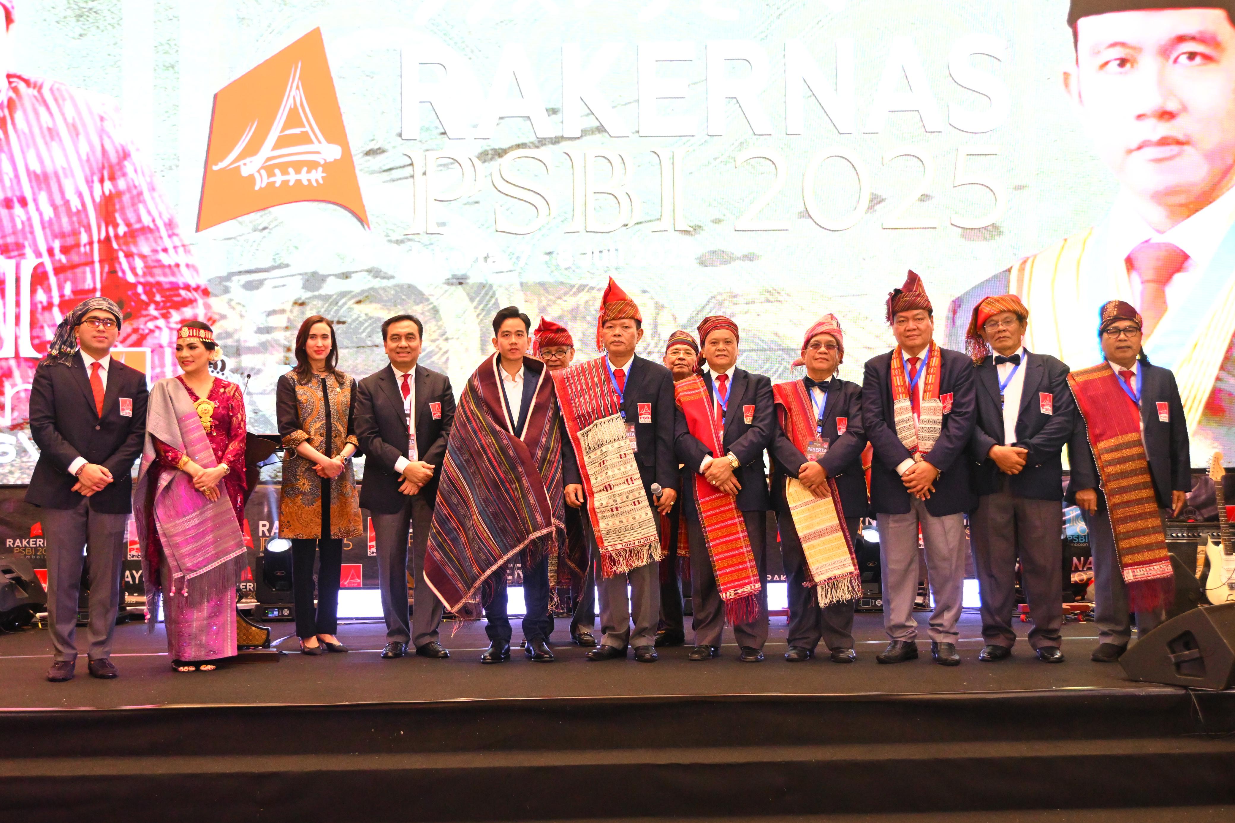 Buka Rakernas PSBI, Wapres Dorong Sinkronisasi Program dengan Agenda Nasional Wakil Presiden RI Gibran Rakabuming Raka membuka Rapat Kerja Nasional (Rakernas) Punguan Simbolon dohot Boruna Indonesia (PSBI) Tahun 2025 di Jakarta. (BeritaNasional/Elvis Sendouw/HO Setwapres)