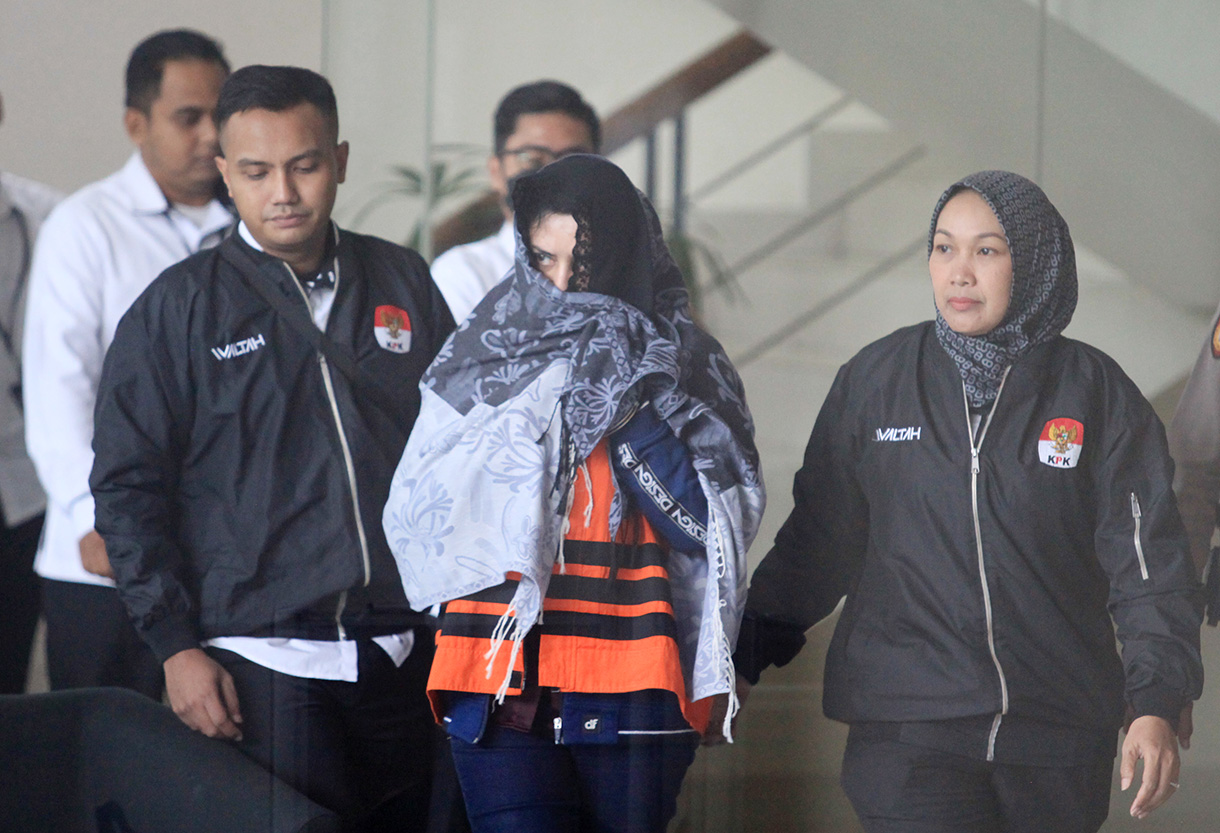 Bupati Pekalongan Fadia Arafiq, ditetapkan sebagai tersangka dan ditahan, usai menjalani pemeriksaan, di Gedung Merah Putih KPK, Jakarta, Rabu (4/3/2026).(Beritanasional.com/ho/Oke Atmaja)