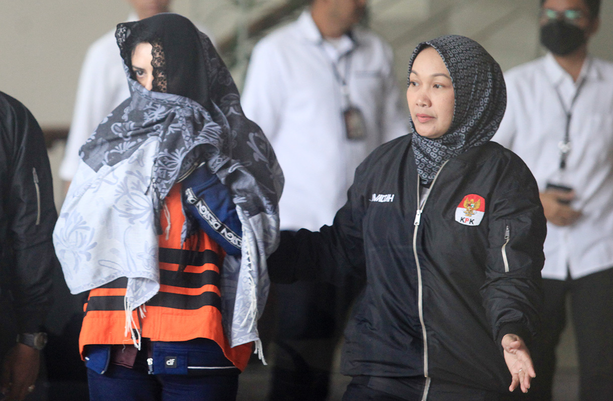 Bupati Pekalongan Fadia Arafiq, ditetapkan sebagai tersangka dan ditahan, usai menjalani pemeriksaan, di Gedung Merah Putih KPK, Jakarta, Rabu (4/3/2026).(Beritanasional.com/ho/Oke Atmaja)