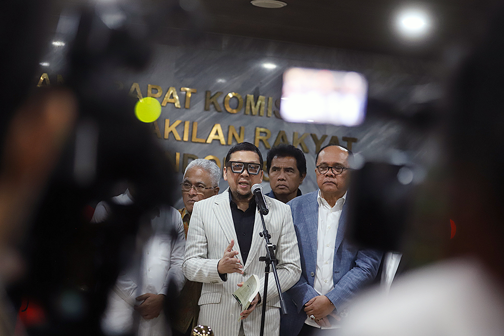 Komisi II DPR, menyampaikan keterangan kepada wartawan terkait capaian komisi II periode akhir 2019-2024. (BeritaNasional/Elvis Sendouw)