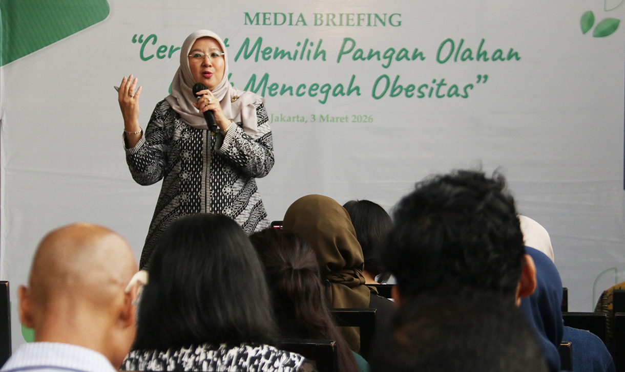 (dari kiri ke kanan) Direktur Pencegahan dan Pengendalian Penyakit Tidak Menular Kemenkes, Siti Nadia Tarmizi dan Head of Strategic Marketing, Nutrifood, Susana  dan Direktur of Southeast Asian Food and Agricultural Science and Technology (SEAFAST) Center IPB, Puspo Edi Giriwono  dalam media brifieng jelang hari Obesitas Sedunia di Jakarta, Selasa (3/3/2026).(Beritanasional.com/Oke Atmaja)