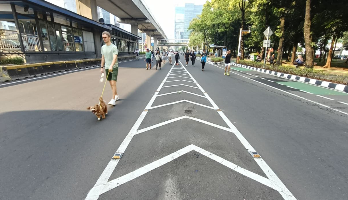 Suasana berbeda tampak di kawasan Jalan H.R. Rasuna Said, Jakarta Selatan, Minggu (10/5/2026).  (Beritanasional.com/Oke Atmaja)
