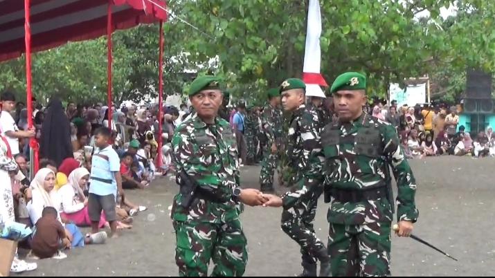 Danrindam V/Brawijaya Brigjen TNI Mukhamad Albar melaksanakan upacara pembaretan dan penyematan Brevet Yudha Wastu Pramuka bagi prajurit infanteri. (BeritaNasional/Elvis/HO Dispenad)
