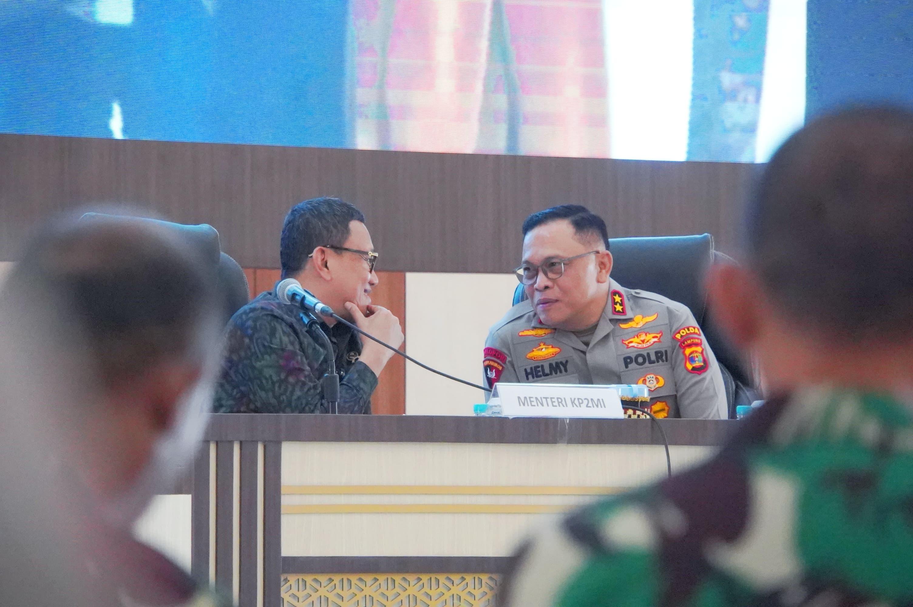 Deklarasi TPPO Menteri P2MI Bersama Polda Lampung Deklarasi bersama pencegahan pengiriman pekerja migran Indonesia (PMI) non prosedural atau ilegal dan Tindak Pidana Perdagangan Orang (TPPO) di Polda Lampung. (BeritaNasional/Elvis Sendouw/HO Hms P2MI)