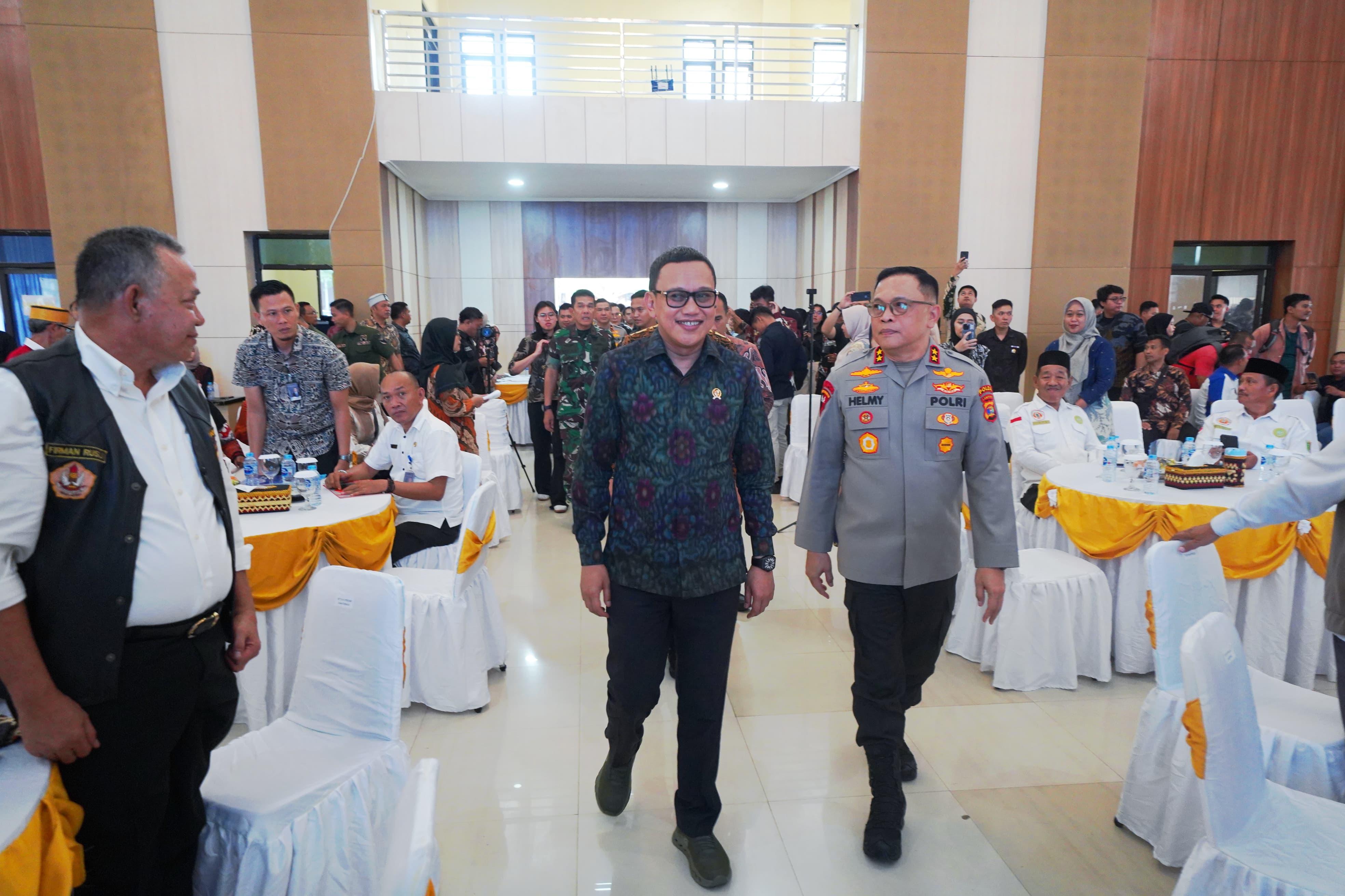 Deklarasi TPPO Menteri P2MI Bersama Polda Lampung Deklarasi bersama pencegahan pengiriman pekerja migran Indonesia (PMI) non prosedural atau ilegal dan Tindak Pidana Perdagangan Orang (TPPO) di Polda Lampung. (BeritaNasional/Elvis Sendouw/HO Hms P2MI)