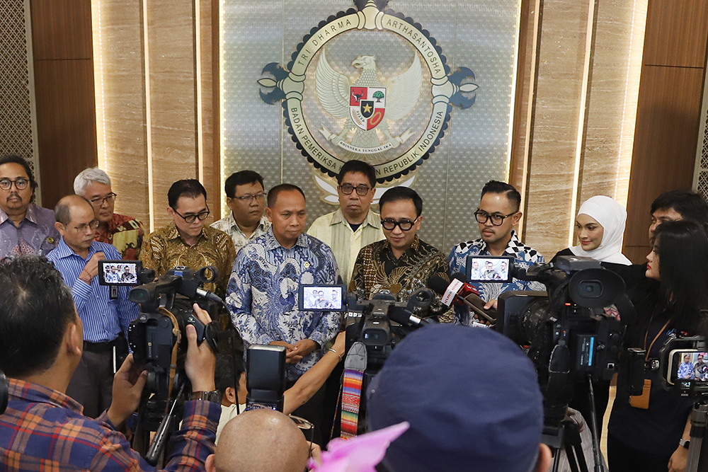 Ketua Dekopin bersama pengurus Dekopin mendatangi kantor BPK. (BeritaNasional/Elvis Sendouw)