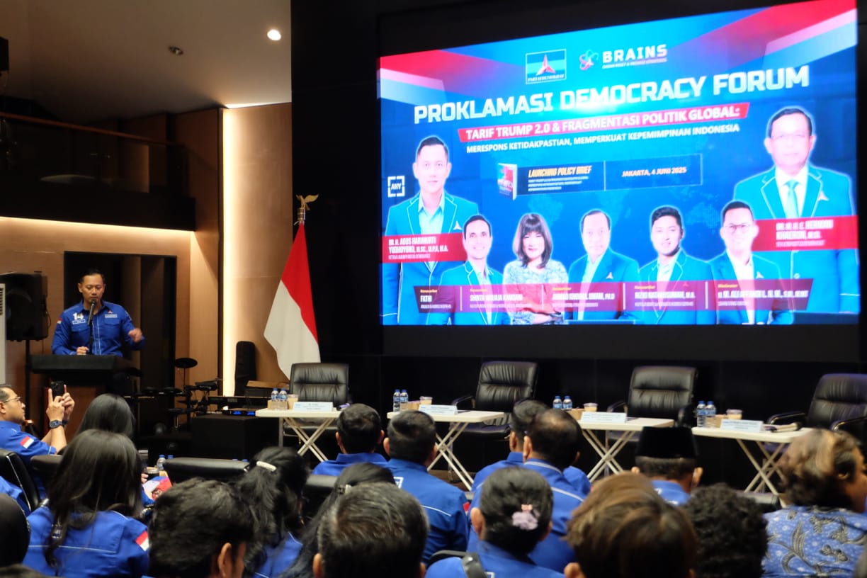 Proklamasi Democracy Forum dengan tema "Tarif Trump 2.0 & Fragmentasi Politik Global: Merespons Ketidakpastian, Memperkuat Kepemimpinan Indonesia”. (BeritaNasional/Elvis Sendouw)