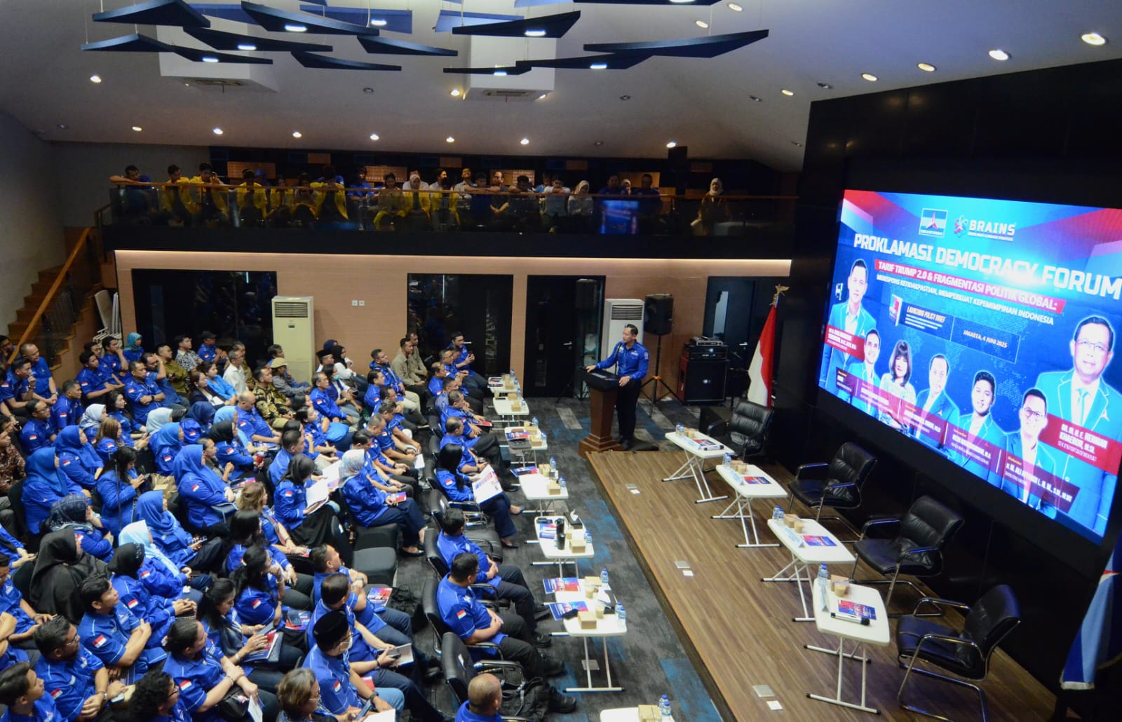Proklamasi Democracy Forum dengan tema "Tarif Trump 2.0 & Fragmentasi Politik Global: Merespons Ketidakpastian, Memperkuat Kepemimpinan Indonesia”. (BeritaNasional/Elvis Sendouw)