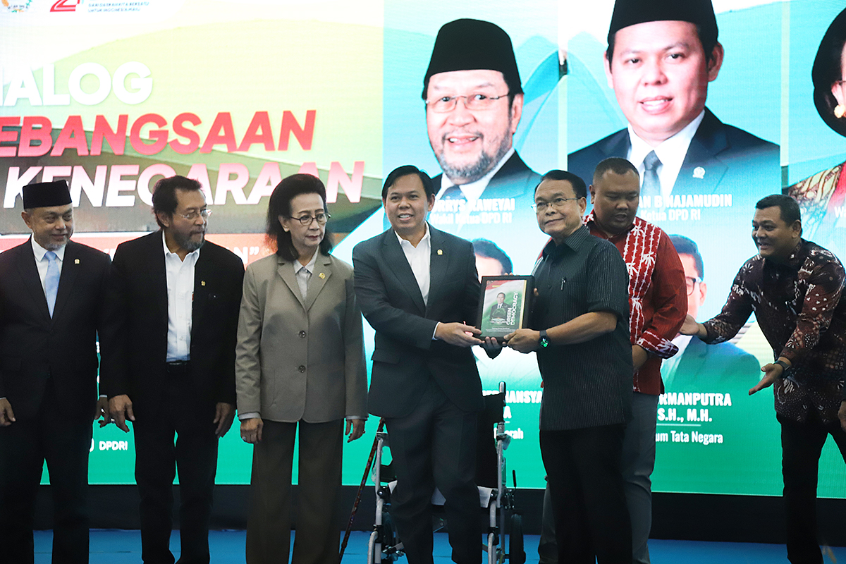 DPD RI gelar dialog kebangsaan  dan Kenegaraan yang bertajuk "Napak Tilas Kelembagaan Upaya Merajut Visi dan Perspektif untuk Kinerja DPD RI yang Lebih Berdaya". (BeritaNasional/Elvis Sendouw)