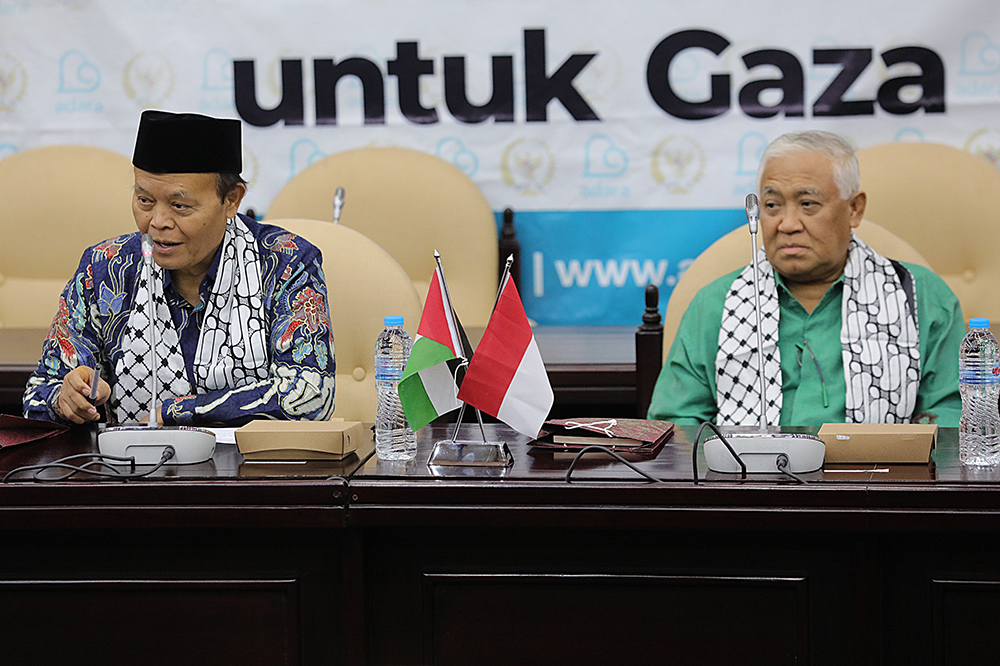 Lembaga kemanusiaan Adara Relief International bersama elemen Majelis Ulama Indonesia (MUI), legislatif, lembaga swadaya masyarakat, serta organisasi masyarakat mendesak pemerintah agar mengirim pasukan perdamaian ke Jalur Gaza, Palestina. (BeritaNasional/Elvis Sendouw)