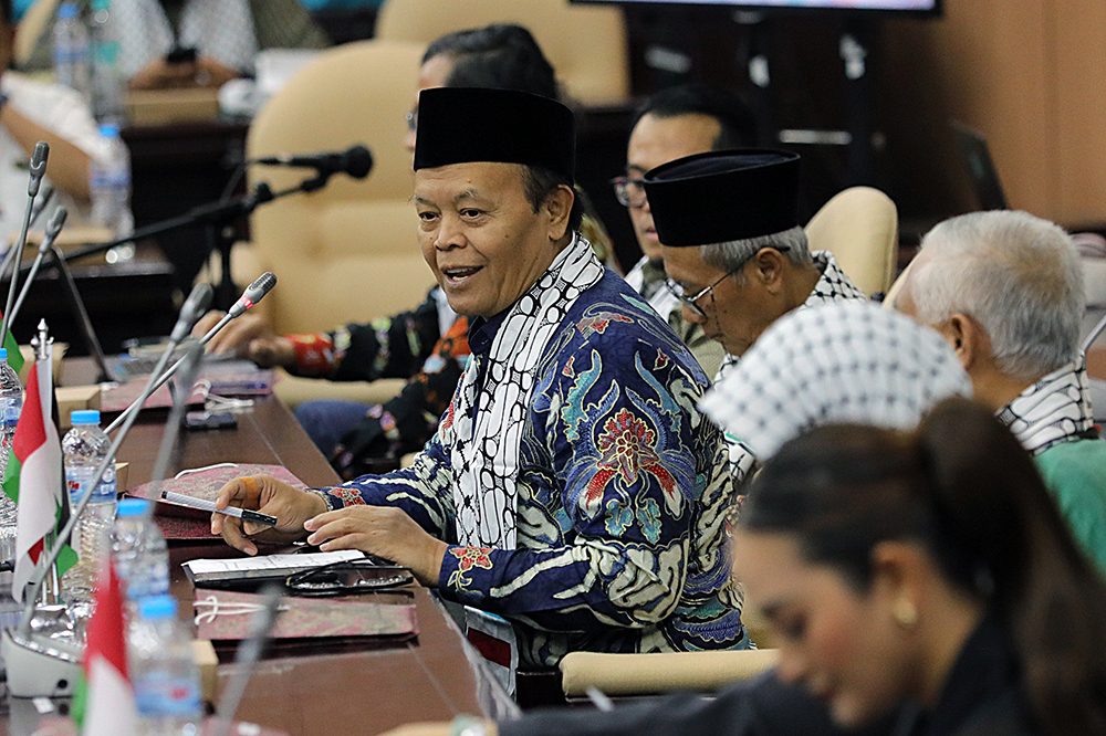 Lembaga kemanusiaan Adara Relief International bersama elemen Majelis Ulama Indonesia (MUI), legislatif, lembaga swadaya masyarakat, serta organisasi masyarakat mendesak pemerintah agar mengirim pasukan perdamaian ke Jalur Gaza, Palestina. (BeritaNasional/Elvis Sendouw)