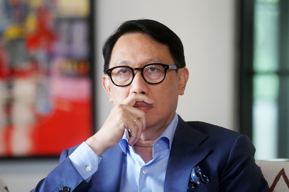 Diskusi "Buah Muhibah Presiden Prabowo dari Dunia Internasional". Menteri Wakil Luar Negeri RI Arif Havas Oegroseno(kiri)Komunikasi Kepresidenan Tenaga Ahli Utama (PCO) Philip J Vermonte (kanan) menyampaikan paparannya dalam diskusi bertajuk Double Check digagas DPP Gempita (Gerakan Milenial Pencinta Tanah Air) di Jakarta, Sabtu (19/7/2025).(Beritanasional.com/Oke Atmaja)