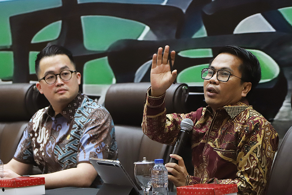 Diskusi Dialektika KWP Bersama DPR Bahas RUU Penyiaran Anggota Komisi I Fraksi Golkar DPR RI, Abraham Sridjaja (kiri) saat menyampaikan paparannya. (BeritaNasional/Elvis Sendouw)