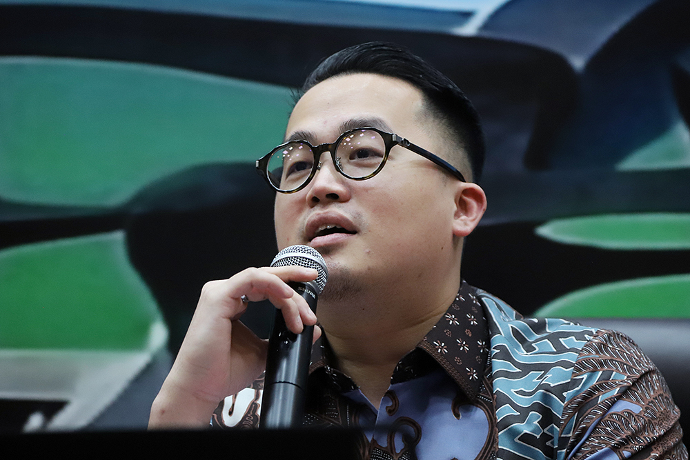 Diskusi Dialektika KWP Bersama DPR Bahas RUU Penyiaran Anggota Komisi I Fraksi Golkar DPR RI, Abraham Sridjaja (kiri) saat menyampaikan paparannya. (BeritaNasional/Elvis Sendouw)