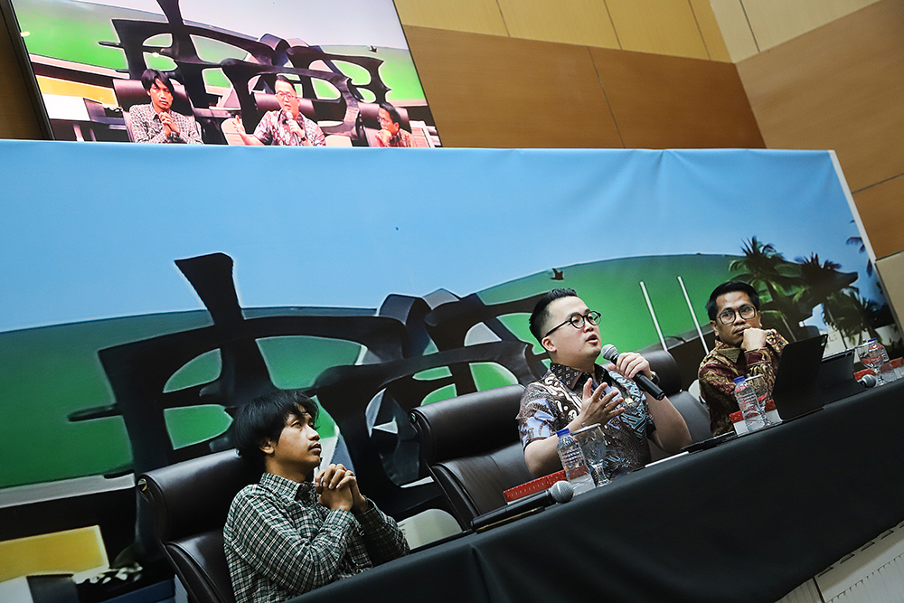 Diskusi Dialektika KWP Bersama DPR Bahas RUU Penyiaran Anggota Komisi I Fraksi Golkar DPR RI, Abraham Sridjaja (kiri) saat menyampaikan paparannya. (BeritaNasional/Elvis Sendouw)