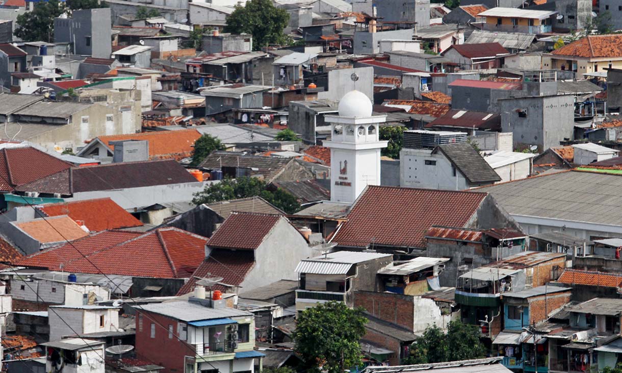 Foto udara permukiman padat penduduk Jakarta, Kamis (9/4/2026). (Beritanasional.com/Oke Atmaja)