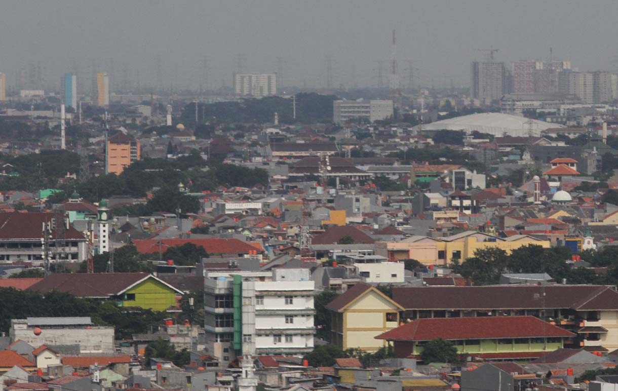 Foto udara permukiman padat penduduk Jakarta, Kamis (9/4/2026). (Beritanasional.com/Oke Atmaja)