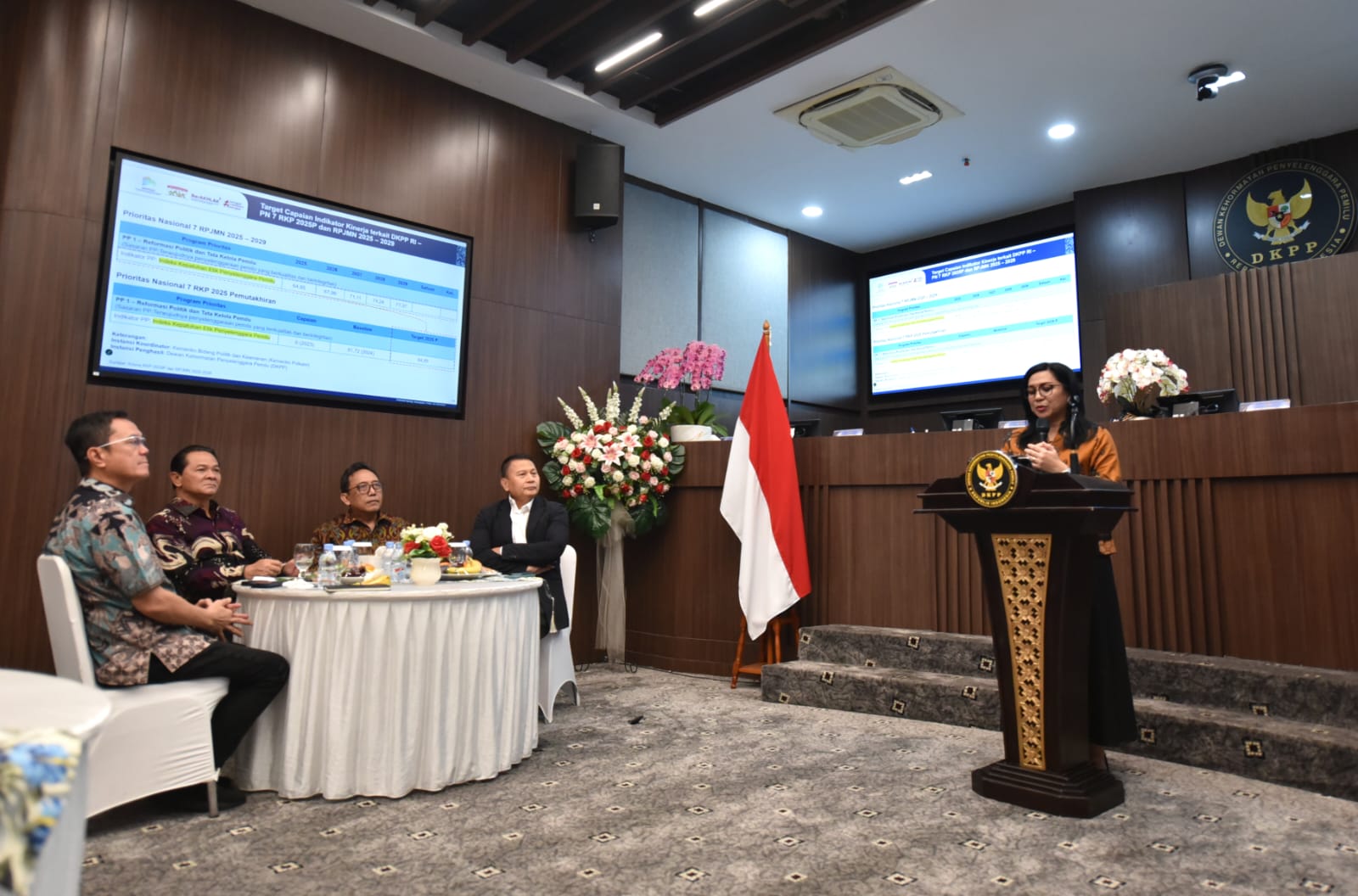 DKPP gelar Diskusi terbatas bertajuk Penguatan Lembaga Kode Etik. (BeritaNasional/Elvis Sendouw)