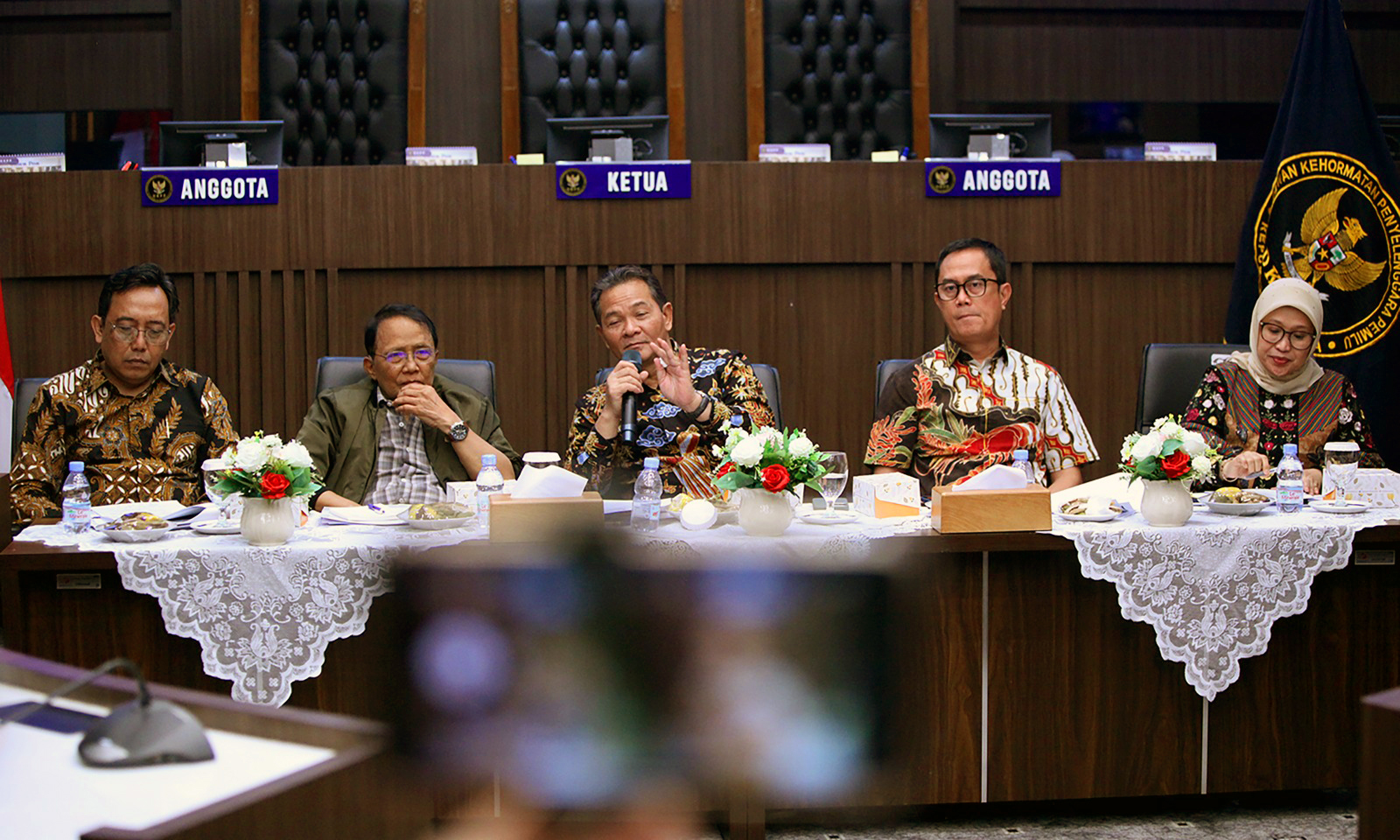 DKPP memberika keterangan pers terkait pelanggaran pemilu. (BeritaNasional/Elvis Sendouw)