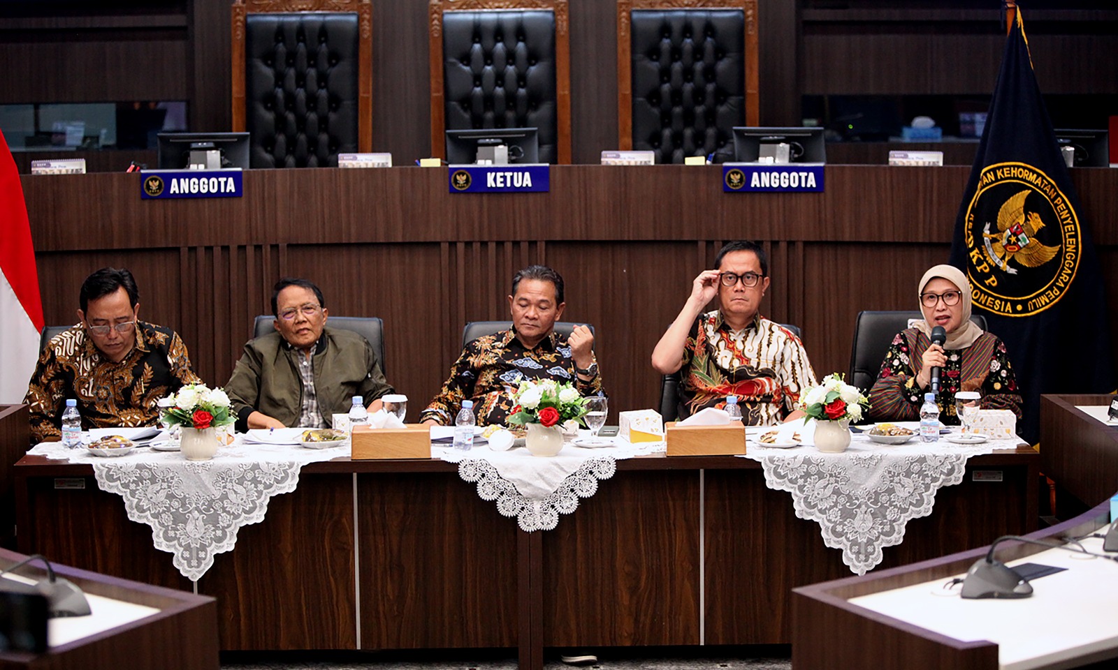 DKPP memberika keterangan pers terkait pelanggaran pemilu. (BeritaNasional/Elvis Sendouw)