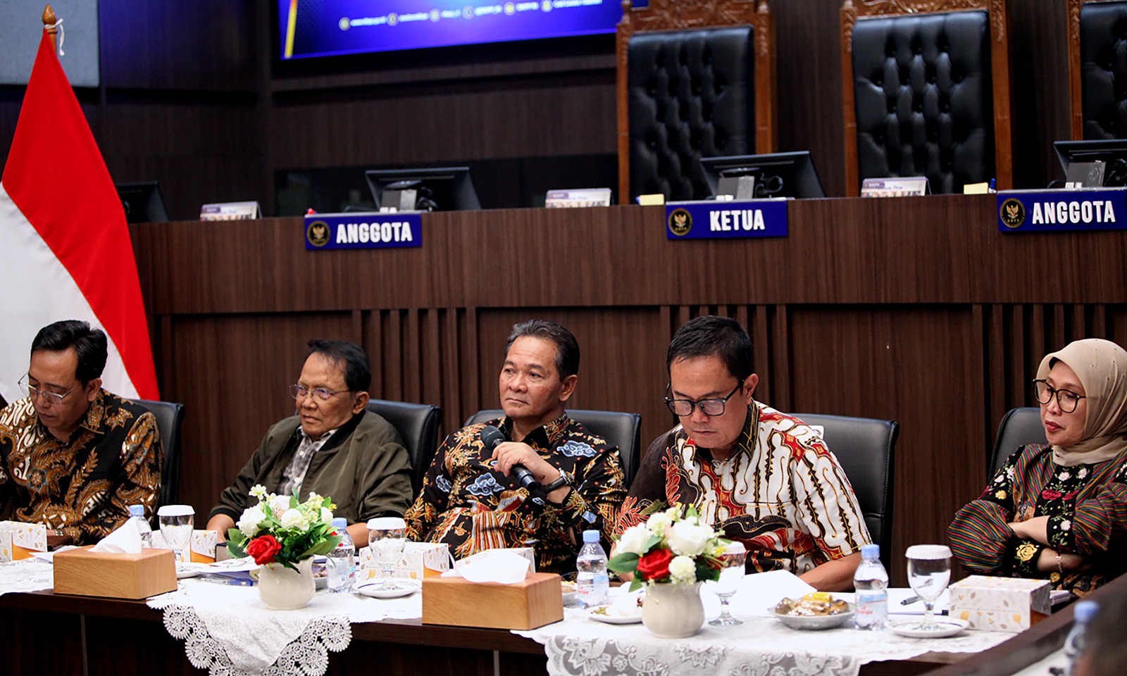 DKPP memberika keterangan pers terkait pelanggaran pemilu. (BeritaNasional/Elvis Sendouw)